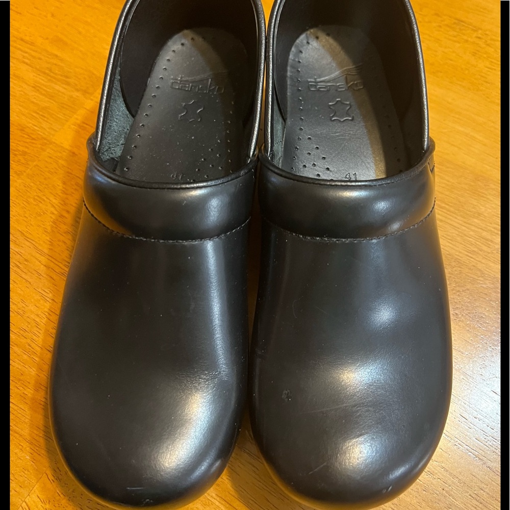 Woman’s working Dansko shoes. Like new only worn 3 times.